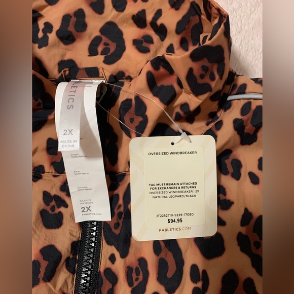 Fabletics Windbreaker 2X Brand new with tags - Picture 3 of 5